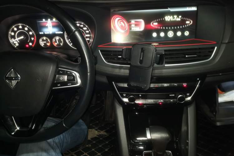 Used BORGWARD BX7 2016 28T Two-Wheel Drive Luxury Version 5 Seats Audio And AC Panel