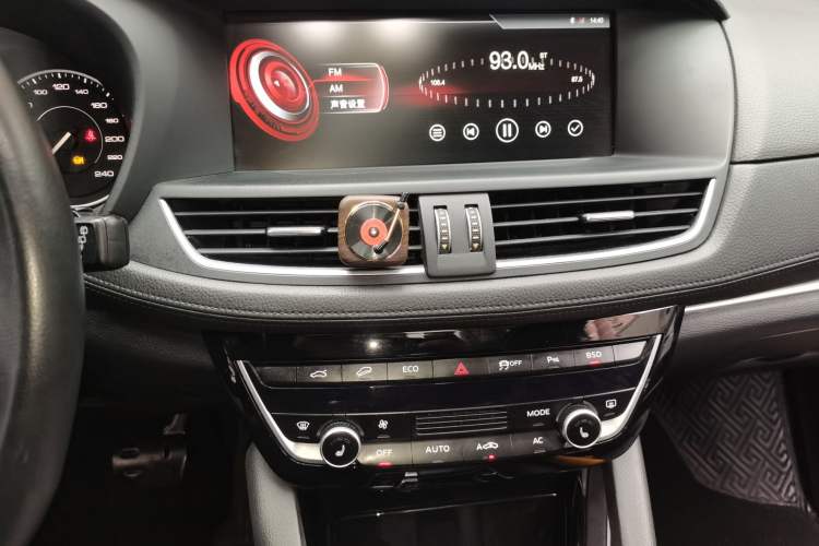 Used BORGWARD BX7 2016 28T Four-Wheel Drive Flagship Version 5 Seats Audio And AC Panel