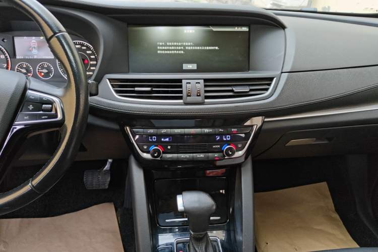 Used BORGWARD BX7 2016 28T Four-Wheel Drive Flagship Version 5 Seats Audio And AC Panel