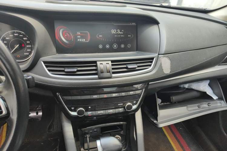 Used BORGWARD BX7 2016 28T Two-Wheel Drive Luxury Version 5 Seats Audio And AC Panel