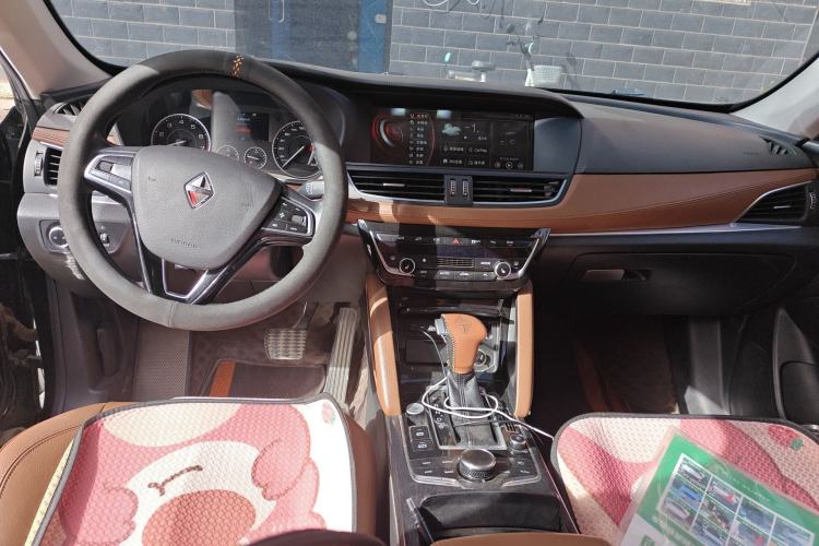 Used BORGWARD BX7 2016 28T Four-Wheel Drive Flagship Version 5 Seats Center Console