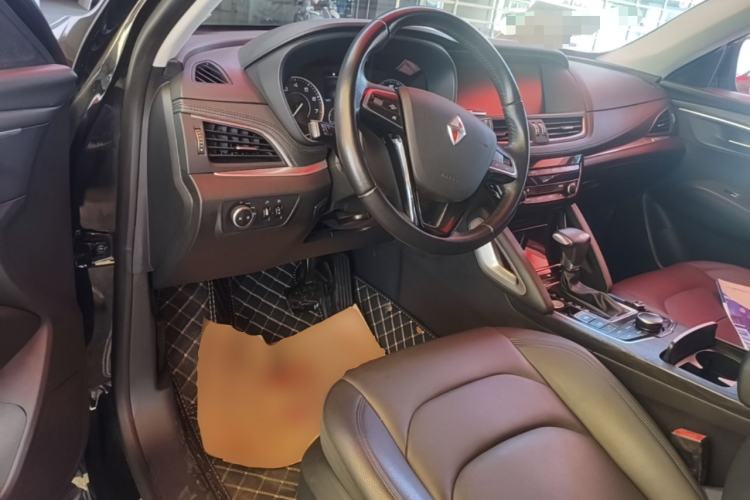 Used BORGWARD BX7 2016 28T Two-Wheel Drive Luxury Version 5 Seats Center Console