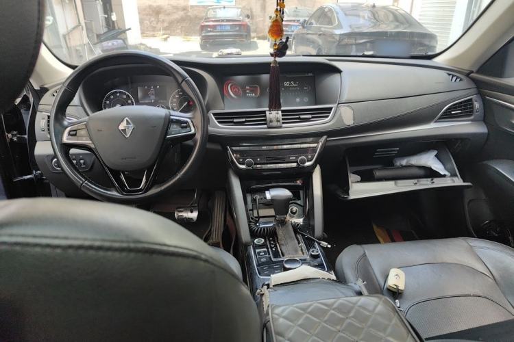 Used BORGWARD BX7 2016 28T Two-Wheel Drive Luxury Version 5 Seats Center Console