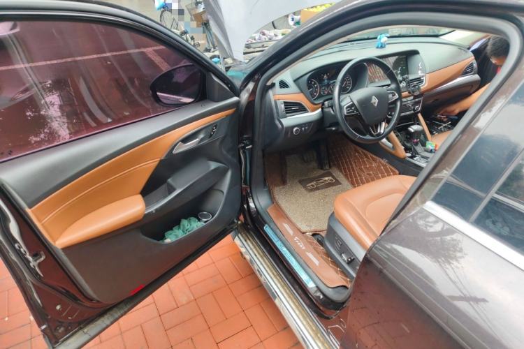 Used BORGWARD BX7 2016 28T Two-Wheel Drive Luxury Version 5 Seats Driver Seat