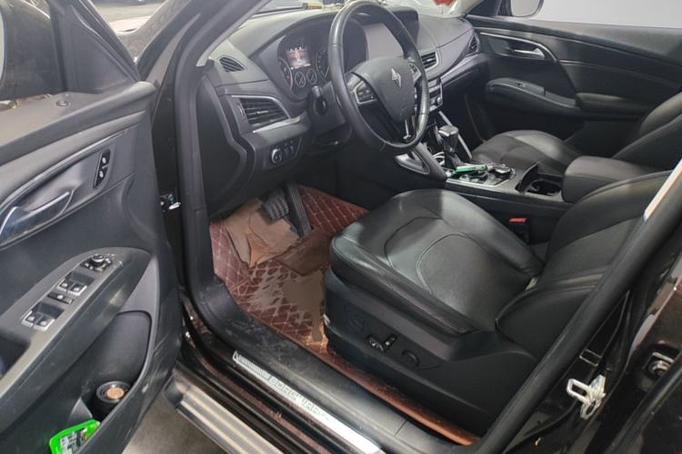 Used BORGWARD BX7 2016 28T Two-Wheel Drive Luxury Version 5 Seats Driver Seat