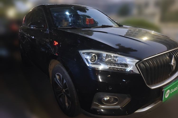 Used BORGWARD BX7 2016 28T Two-Wheel Drive Luxury Version 5 Seats Front Right 45 Deg