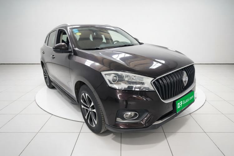 Used BORGWARD BX7 2016 28T Two-Wheel Drive Luxury Version 5 Seats Front Right 45 Deg