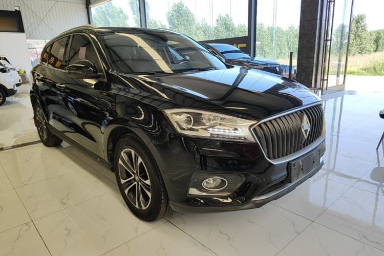 Used BORGWARD BX7 2016 28T Two-Wheel Drive Luxury Version 6 Seats Front Right 45 Deg