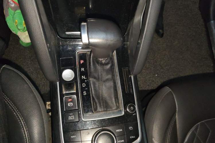 Used BORGWARD BX7 2016 28T Four-Wheel Drive Flagship Version 5 Seats Gear Lever