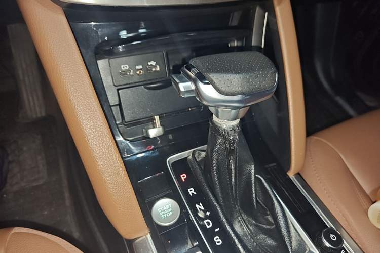 Used BORGWARD BX7 2016 28T Four-wheel Drive Luxury Version 7 Seats Gear Lever