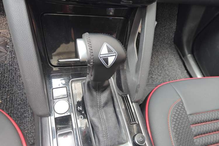 Used BORGWARD BX7 2016 28T Four-wheel Drive Flagship Version 7 Seats Gear Lever