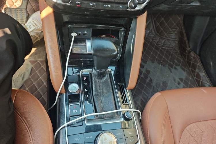 Used BORGWARD BX7 2016 28T Four-Wheel Drive Flagship Version 5 Seats Gear Lever