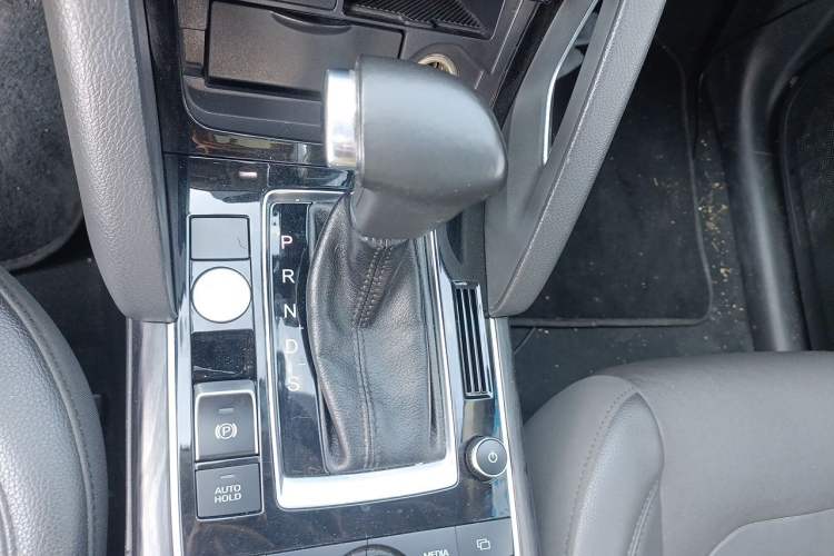 Used BORGWARD BX7 2016 28T 2WD Elite Edition 5-seater Gear Lever