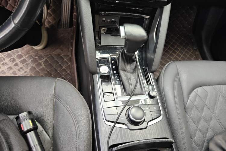 Used BORGWARD BX7 2016 28T Four-Wheel Drive Flagship Version 5 Seats Gear Lever