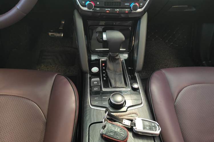 Used BORGWARD BX7 2016 28T Two-Wheel Drive Luxury Version 6 Seats Gear Lever
