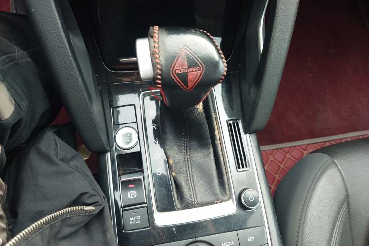 Used BORGWARD BX7 2016 28T 2WD Elite Edition 5-seater Gear Lever
