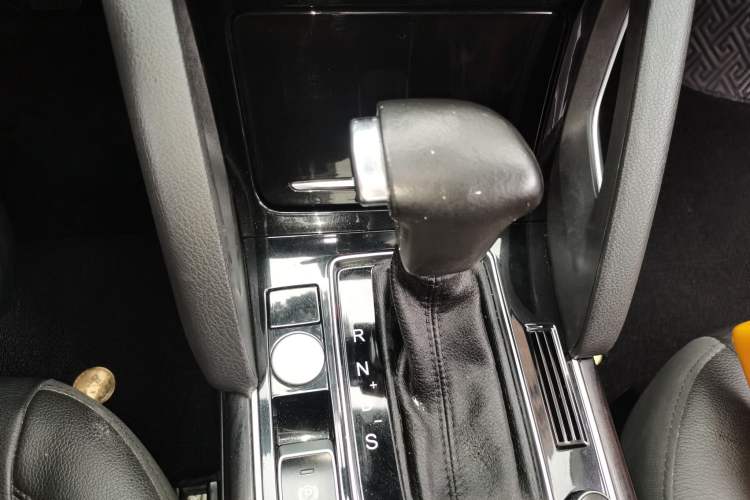 Used BORGWARD BX7 2016 28T Four-Wheel Drive Flagship Version 5 Seats Gear Lever
