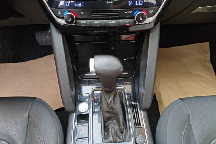 Used BORGWARD BX7 2016 28T Four-Wheel Drive Flagship Version 5 Seats Gear Lever