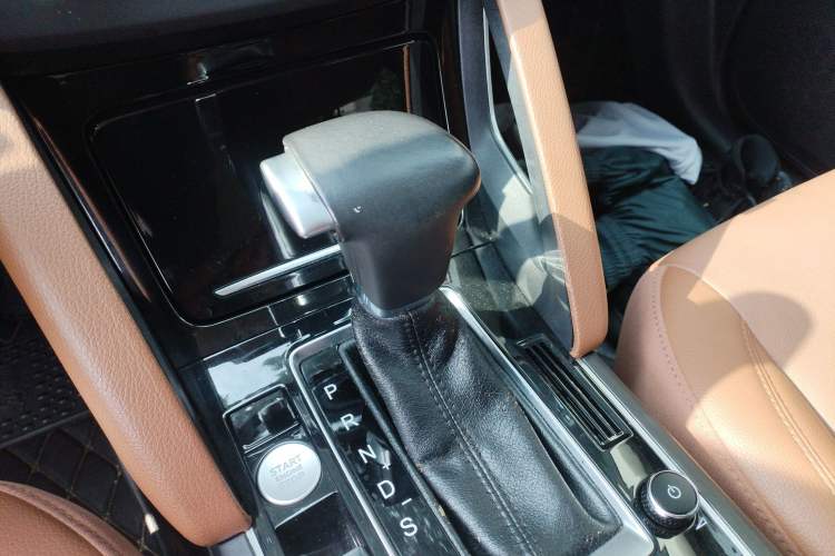 Used BORGWARD BX7 2016 28T 2WD Elite Edition 5-seater Gear Lever