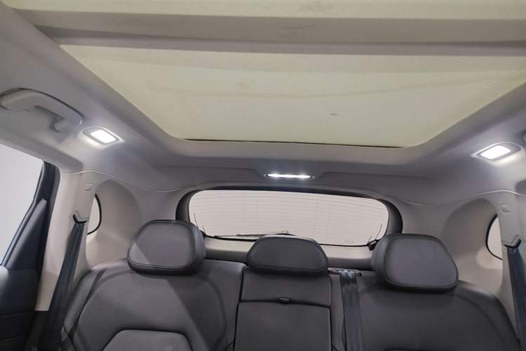 Used BORGWARD BX7 2016 28T Two-Wheel Drive Luxury Version 5 Seats Headliner