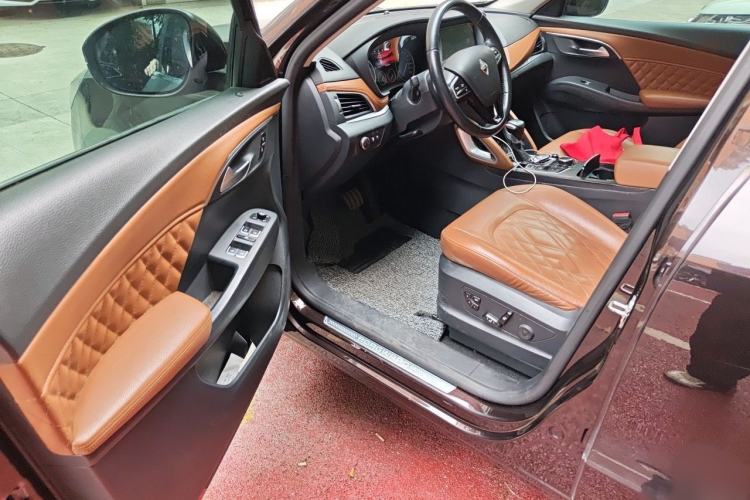 Used BORGWARD BX7 2016 28T Four-wheel Drive Luxury Edition 5 Seats Interior 3