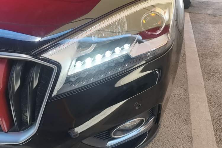 Used BORGWARD BX7 2016 28T Two-Wheel Drive Luxury Version 5 Seats Left Front Headlight