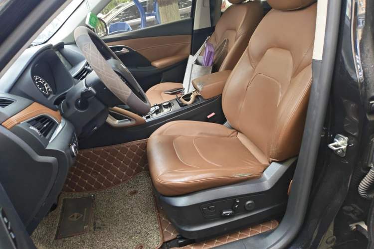 Used BORGWARD BX7 2016 28T Two-Wheel Drive Luxury Version 5 Seats Left Front Seat