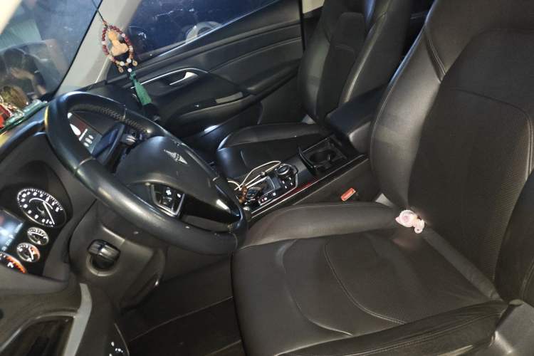 Used BORGWARD BX7 2016 28T Two-Wheel Drive Luxury Version 5 Seats Left Front Seat
