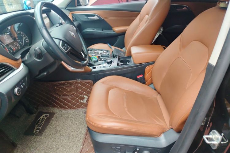 Used BORGWARD BX7 2016 28T Two-Wheel Drive Luxury Version 5 Seats Left Front Seat