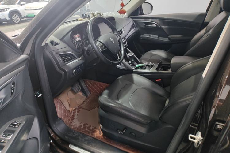 Used BORGWARD BX7 2016 28T Two-Wheel Drive Luxury Version 5 Seats Left Front Seat