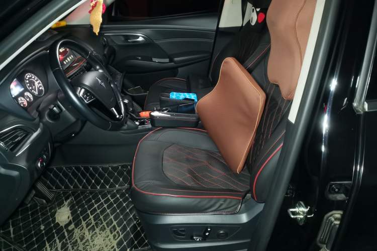 Used BORGWARD BX7 2016 28T Two-Wheel Drive Luxury Version 5 Seats Left Front Seat