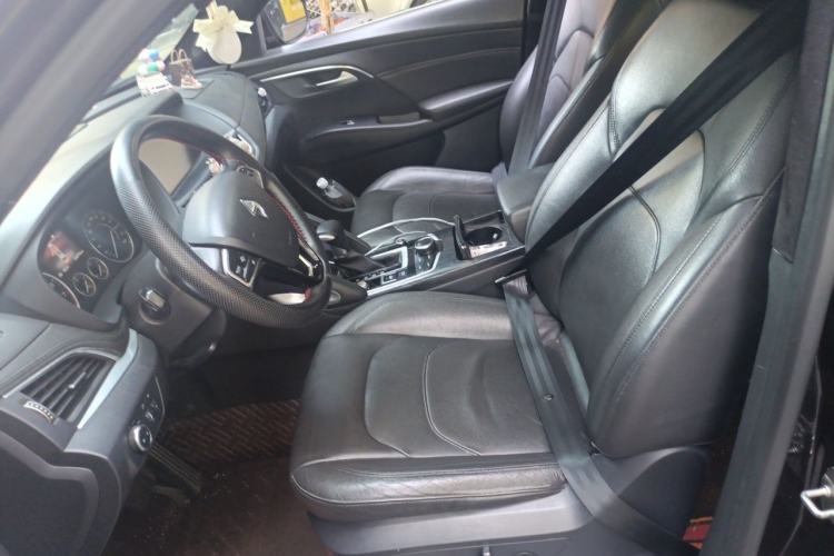 Used BORGWARD BX7 2016 28T Two-Wheel Drive Luxury Version 5 Seats Left Front Seat