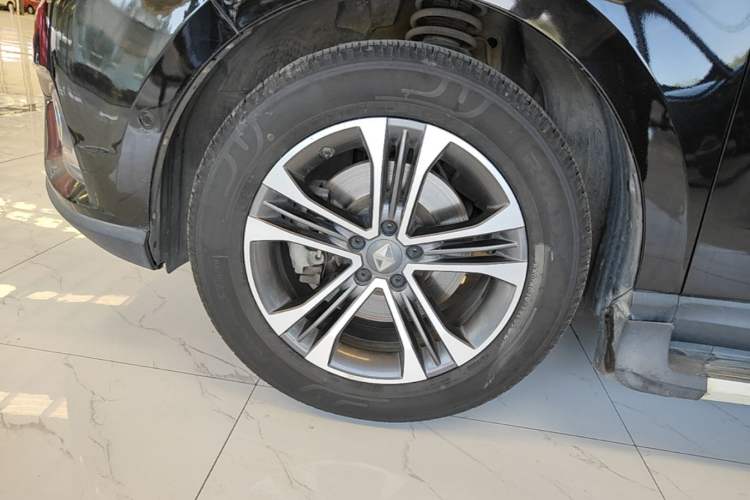 Used BORGWARD BX7 2016 28T Two-Wheel Drive Luxury Version 6 Seats Left Front Wheel Hub