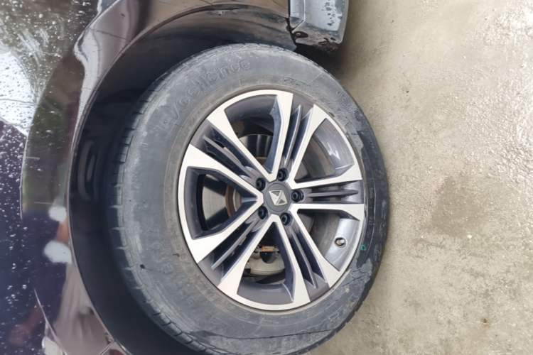 Used BORGWARD BX7 2016 28T Four-Wheel Drive Flagship Version 5 Seats Left Front Wheel Hub