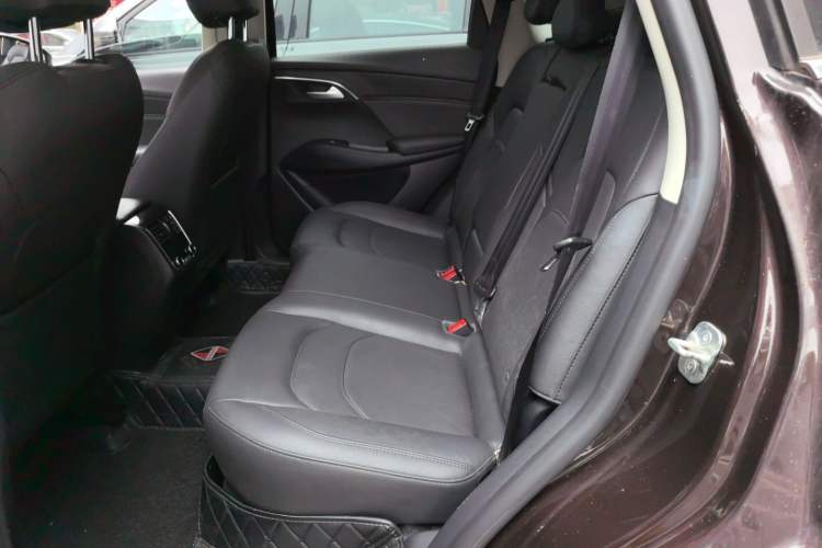 Used BORGWARD BX7 2016 28T Two-Wheel Drive Luxury Version 5 Seats Left Rear Seat