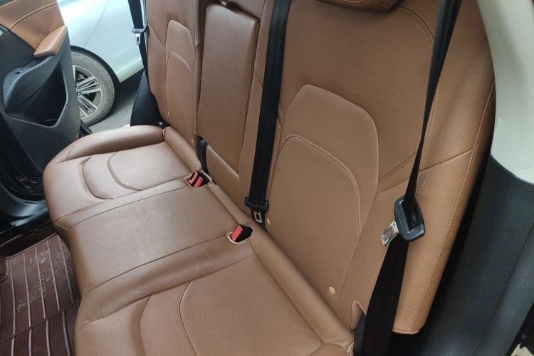Used BORGWARD BX7 2016 28T Two-Wheel Drive Luxury Version 5 Seats Left Rear Seat