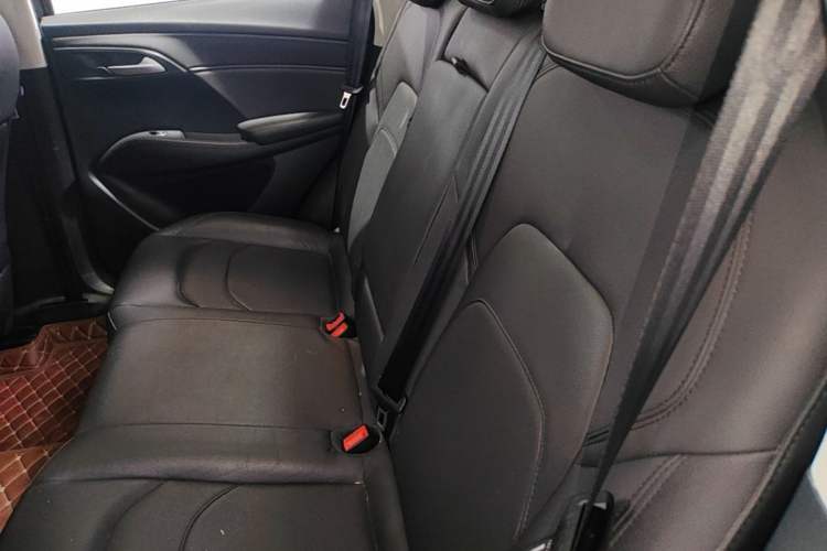 Used BORGWARD BX7 2016 28T Two-Wheel Drive Luxury Version 5 Seats Left Rear Seat