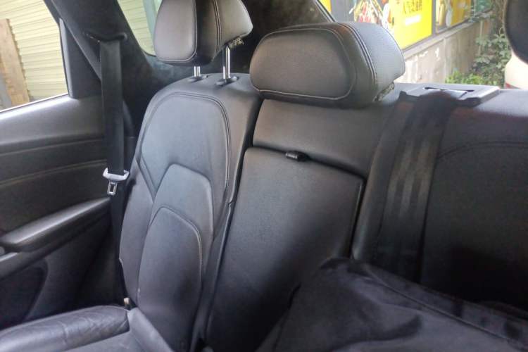 Used BORGWARD BX7 2016 28T Two-Wheel Drive Luxury Version 5 Seats Left Rear Seat