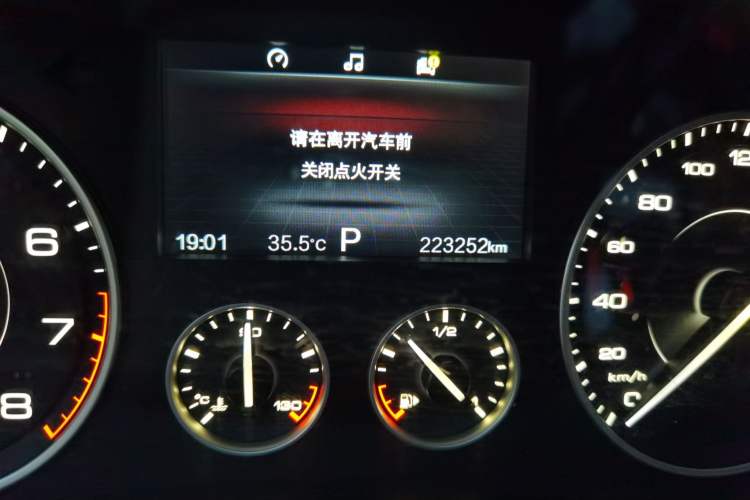 Used BORGWARD BX7 2016 28T 2WD Elite Edition 5-seater Odometer Close Up