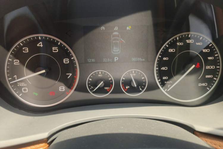 Used BORGWARD BX7 2016 28T Four-Wheel Drive Elite Edition 5 Seats Odometer Close Up