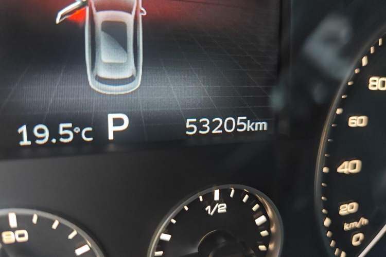 Used BORGWARD BX7 2016 28T 2WD Elite Edition 5-seater Odometer Close Up