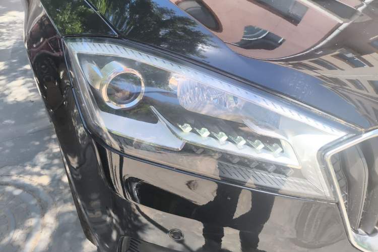 Used BORGWARD BX7 2016 28T Four-Wheel Drive Flagship Version 5 Seats Right Front Headlight