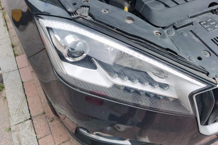 Used BORGWARD BX7 2016 28T Four-Wheel Drive Flagship Version 5 Seats Right Front Headlight