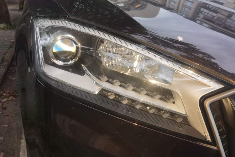 Used BORGWARD BX7 2016 28T 2WD Luxury Edition 7-seater Right Front Headlight