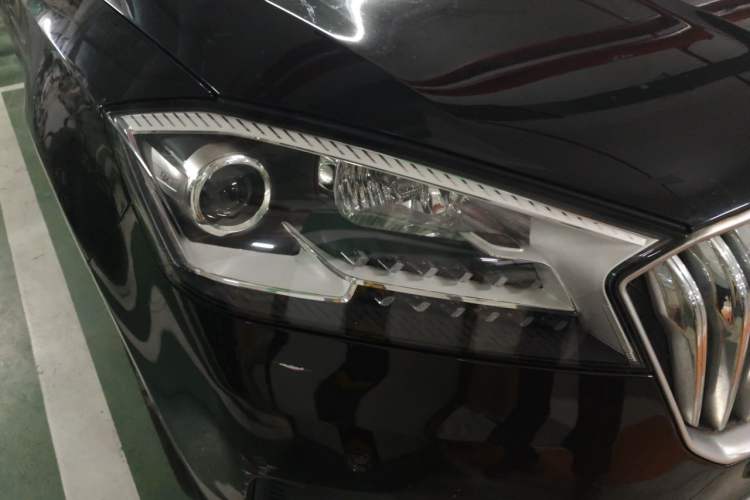 Used BORGWARD BX7 2016 28T Four-Wheel Drive Flagship Version 5 Seats Right Front Headlight