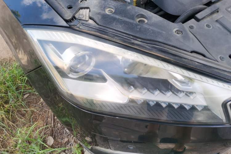 Used BORGWARD BX7 2016 28T Two-Wheel Drive Luxury Version 5 Seats Right Front Headlight