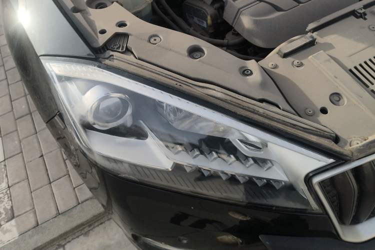 Used BORGWARD BX7 2016 28T Four-Wheel Drive Flagship Version 5 Seats Right Front Headlight
