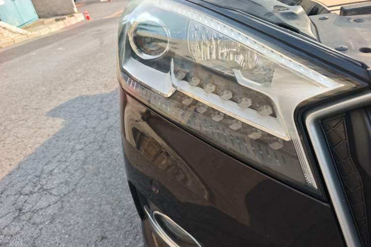 Used BORGWARD BX7 2016 28T Four-Wheel Drive Flagship Version 5 Seats Right Front Headlight