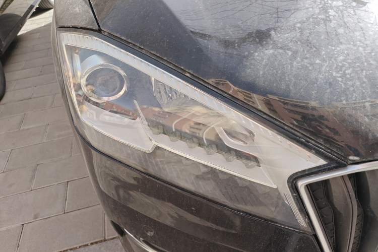 Used BORGWARD BX7 2016 28T Four-Wheel Drive Flagship Version 5 Seats Right Front Headlight