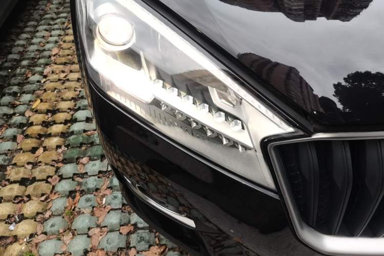 Used BORGWARD BX7 2016 28T Four-Wheel Drive Flagship Version 5 Seats Right Front Headlight